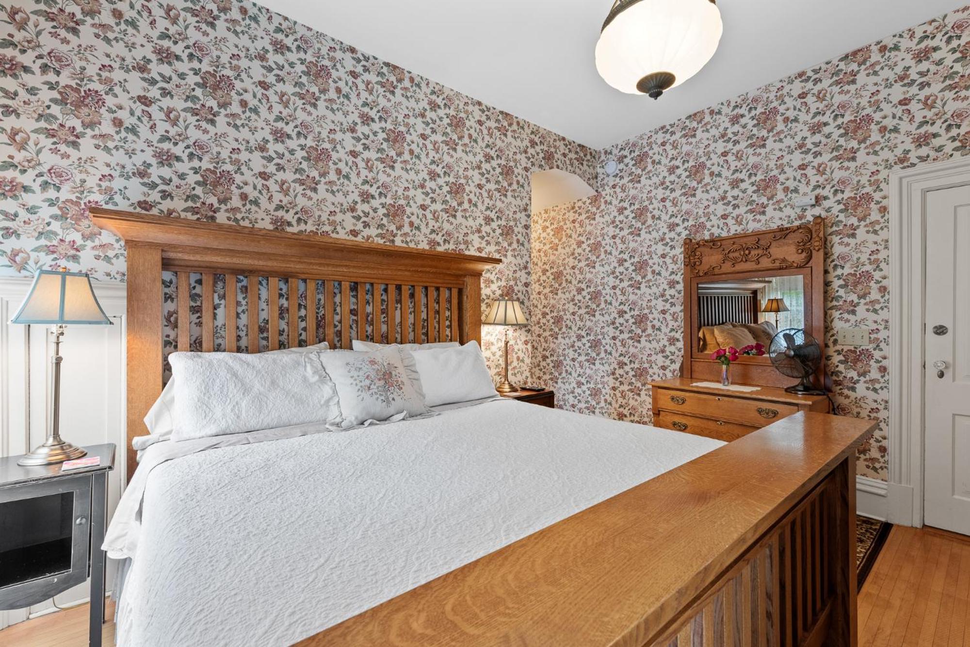 The Foxglove Inn Стърджън Бей Екстериор снимка
