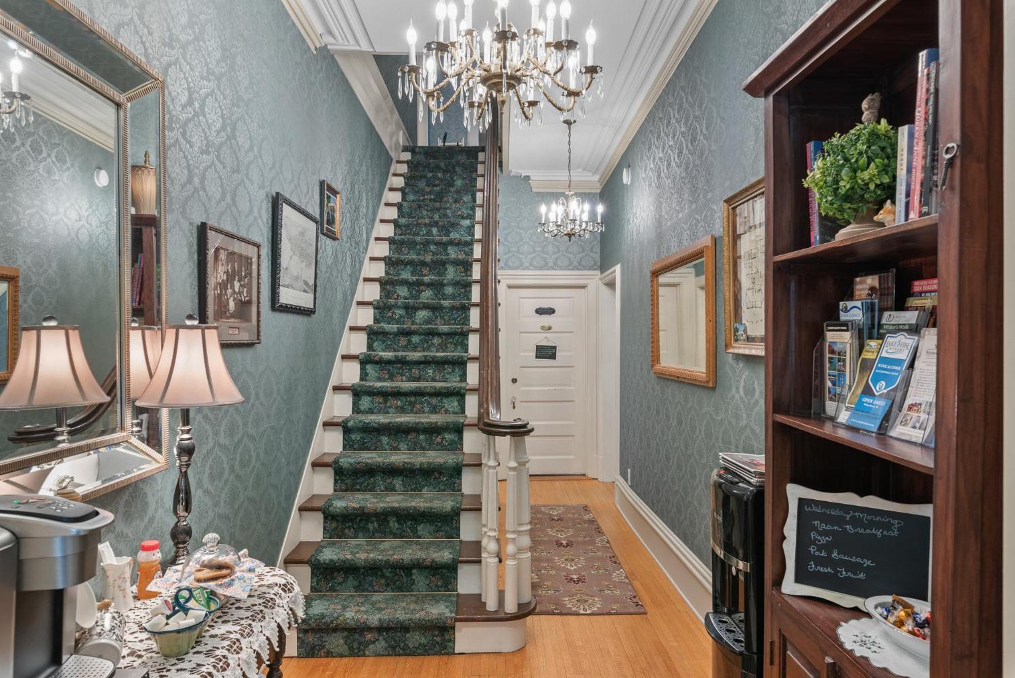 The Foxglove Inn Стърджън Бей Екстериор снимка