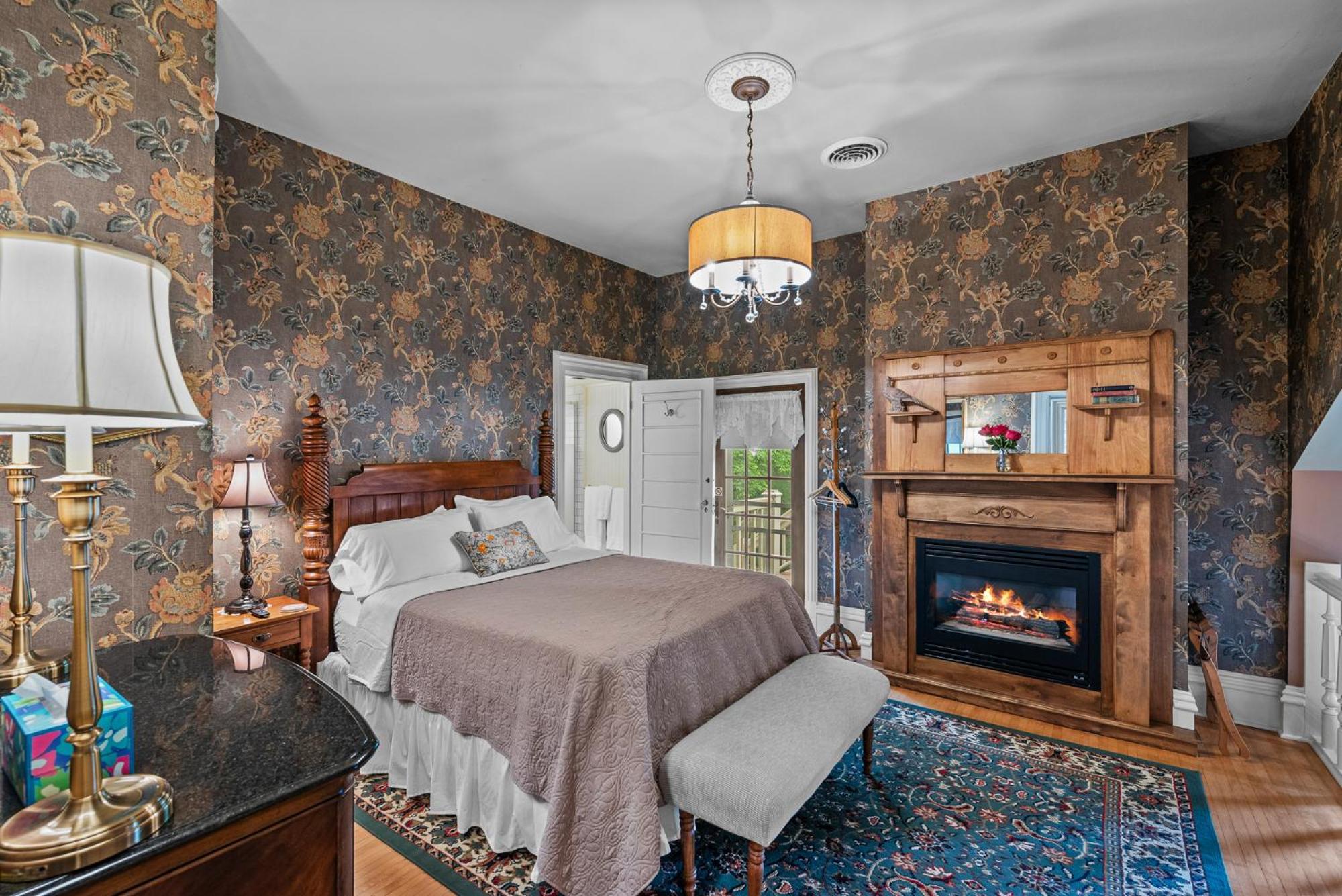The Foxglove Inn Стърджън Бей Екстериор снимка