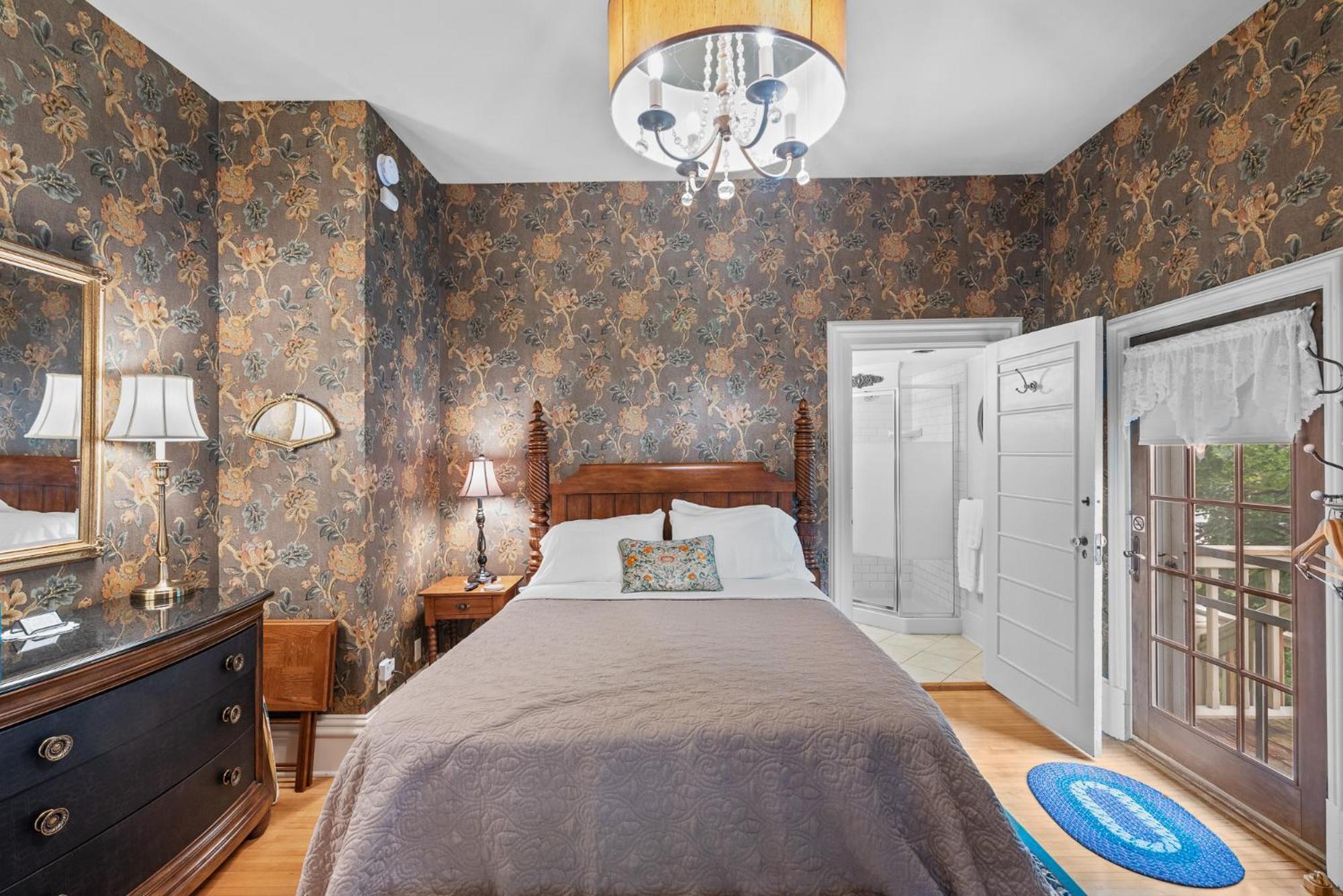 The Foxglove Inn Стърджън Бей Екстериор снимка