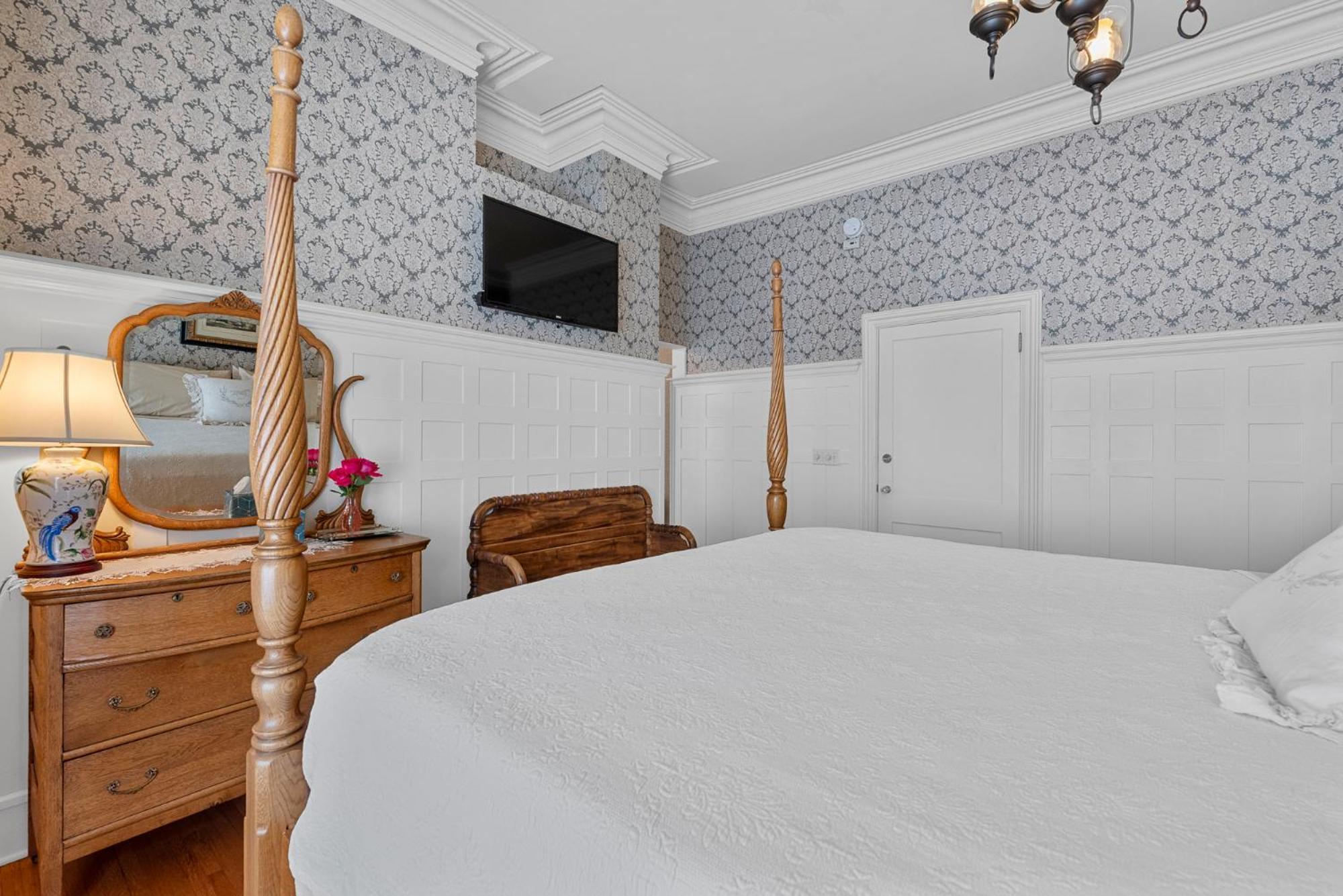 The Foxglove Inn Стърджън Бей Екстериор снимка